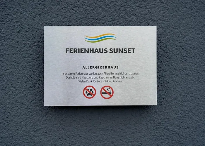 Sunset Am Muehlfeldsee Lobnitz (Saxony)